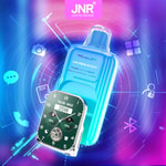 Un appareil de vape bleu étiqueté " VAPEWATCH " à côté d'une montre intelligente avec un cadran vert, affichant la date, l'heure et divers indicateurs de batterie, sur un fond coloré d'inspiration technologique avec des icônes numériques.