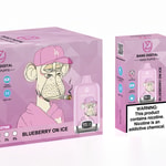 Ein rosafarbenes Verpackungsdesign für ein E-Zigarettenprodukt namens "Bang Digital" mit einer Cartoon-Affenfigur, die eine rosafarbene Mütze trägt und eine Zigarre in der Hand hält. Details zum Nikotingehalt und Warnhinweise sind deutlich sichtbar.