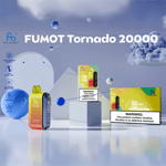 Werbebild für das E-Zigarettengerät FUMOT Tornado 20000, das das Produkt, den Bildschirm, die Verpackung mit Nikotin-Warnhinweisen und wichtige Funktionen wie den intelligenten Bildschirm, die Dual-Mesh-Spule, den 850-mAh-Akku und die E-Liquid-Kapazität von 20 ml vor einem futuristischen Hintergrund mit geometrischen Formen und Wolken zeigt.