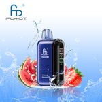 Fumot Tornado 20000 Vape-Gerät mit blau-schwarzem Gehäuse, Digitalanzeige und umgeben von Wasserspritzern, Erdbeeren und Wassermelone, mit dem Fumot-Logo darüber.