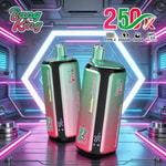 Dos dispositivos de vapeo futuristas con paneles degradados de verde a rosa se encuentran en una cámara de ciencia ficción iluminada con neón, etiquetada como Bang King 250K con íconos tecnológicos y un fondo hexagonal brillante.
