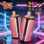 Tres dispositivos de vapeo de color rosa y negro con pantallas digitales, ambientados en un fondo futurista con luces de neón.