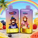 Due bottiglie sfumate viola con scimmie dei cartoni animati: una con un cappello blu etichettato “Grape Ice” e l'altra con una felpa rosa con etichetta “Triple Berry Ice”, ambientata su una spiaggia assolata con un arcobaleno e frutta intorno.