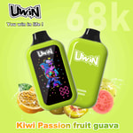 Botella de UWin de color verde lima brillante con tapa negra, la etiqueta frontal muestra coloridos personajes de dibujos animados; la parte posterior muestra el logotipo de UWin y el texto “PASSION GUAVA”, combinados con imágenes de rodajas de kiwi, maracuyá y pomelo en un fondo brillante.