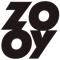 Stilisierter schwarzer Text, der das Wort 'Zoo' bildet, wobei die beiden 'o'-Buchstaben in einem diagonalen Muster angeordnet sind und 'z' und 'y' vertikal gespiegelt sind.