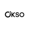 Logotipo preto e branco apresentando a palavra 'OKSO' com um 'O' estilizado incorporando um ponto acima, semelhante a um trema.