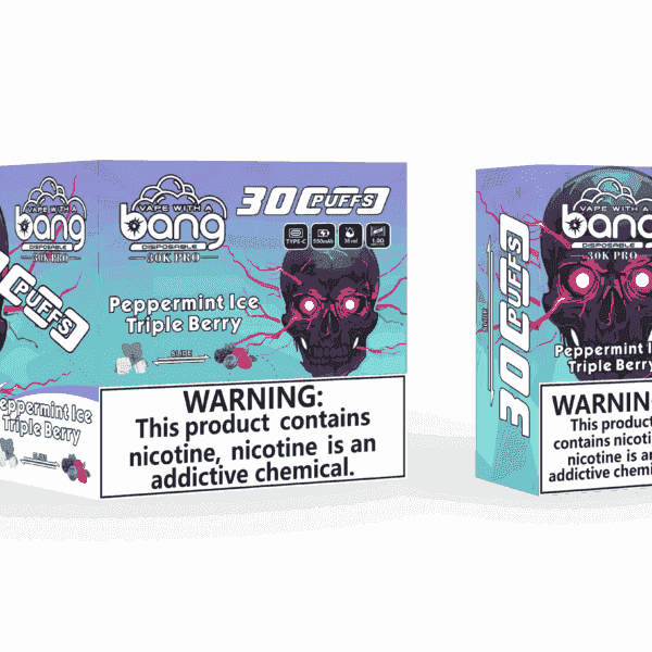 Emballage et appareil de vapotage jetable Bang 30K PRO présentant un crâne futuriste aux yeux rouges brillants, étiqueté " Peppermint Ice Triple Berry ", avec des avertissements concernant la dépendance à la nicotine.
