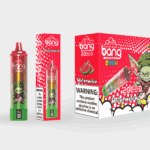 Envase de producto para vapear que presenta un bolígrafo vapeador desechable de color rojo con sabor a sandía, una ilustración de un personaje de dibujos animados y una etiqueta que dice "20 caladas".