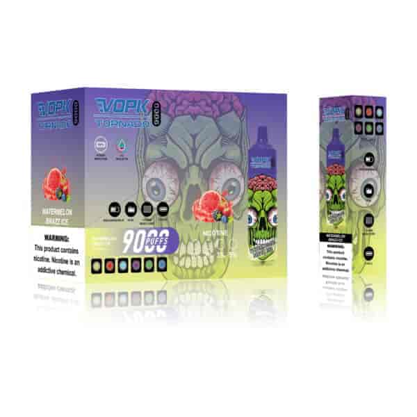 Verpackungsdesign für den VOPK Tornado 9000 Einweg-Vaporizer in der Geschmacksrichtung Watermelon Braz Ice, mit Totenkopfgrafik, Produktdetails und Warnungen vor Nikotinsucht.