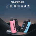 Dwa kolorowe urządzenia do waporyzacji Gazzbar o eleganckich wzorach, jedno różowe i jedno niebieskie, wyposażone w technologię dwurdzeniową i różne ikony funkcjonalne nad nimi.