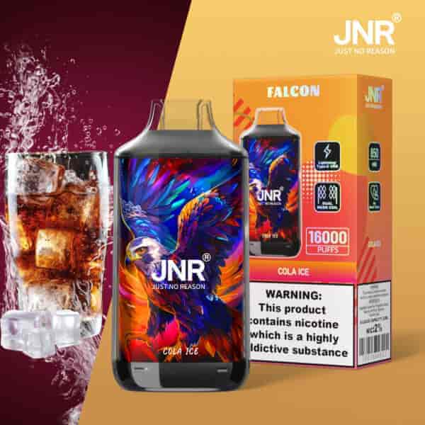 Prodotto da vaporizzare JNR Cola Ice caratterizzato da un colorato design di un'aquila, confezione da 16.000 boccate, etichetta di avvertenza sulla nicotina e un bicchiere di cola con cubetti di ghiaccio.