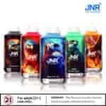 Una gamma di cinque dispositivi di vaporizzazione colorati con illustrazioni di falchi e sapori etichettati: Sakura Grape, Cherry Lemon, Blue Razz Ice, Mango Passion Fruit e Watermelon Mango Peach, con un'etichetta di avvertenza che indica "Solo per adulti (21+)" e attenzione alla dipendenza da nicotina.