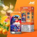 Bottiglia e confezione per vaporizzatore JNR Pineapple Mango Orange con un colorato design di un'aquila, circondato da ananas, mango e frutti d'arancia.