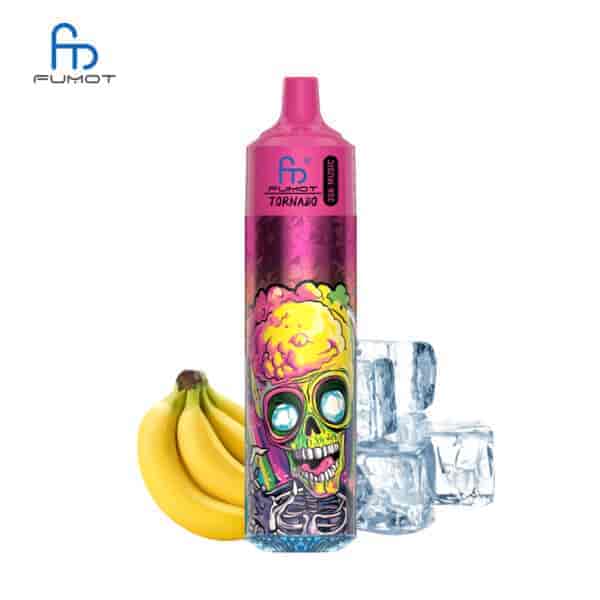 Ein farbenfrohes Verdampfergerät mit Totenkopf-Design und der Aufschrift "FUMOT TORANDO" neben einem Bündel Bananen und Eiswürfeln.