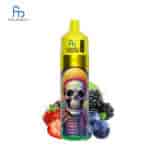 Ein farbenfrohes Verdampfergerät mit einem Totenkopf-Design auf dem Körper, umgeben von verschiedenen Beeren, darunter Erdbeeren, Brombeeren und Blaubeeren. Das Gerät ist oben gelb und trägt die Aufschrift "FUMOT TORNADO"."