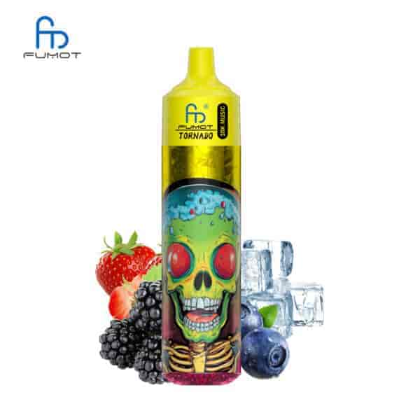 Ein farbenfroher Vape mit Totenkopf-Design, umgeben von frischen Erdbeeren, Brombeeren, Blaubeeren und Eiswürfeln. Das Produkt trägt die Aufschrift "FUMOT TORANDO" und eine leuchtend gelbe Kappe.