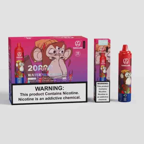 Eine farbenfrohe Verpackung eines Vape-Produkts mit einem Cartoon-Affen und der Aufschrift "20 Puffs Watermelon Ice" sowie einem Warnhinweis zum Nikotingehalt. Zu sehen sind die Schachtel und ein dazugehöriger Vape, beide tragen deutlich den Markennamen "Tornado"."