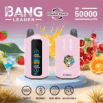 Annons för BANG Leader engångsvape-enheter i rosa, med dubbla smaker, upp till 50 000 bloss, Type-C-laddning, 650mAh batteri, dubbla mesh, justerbara inställningar och omgiven av frukt och tropiska drycker.