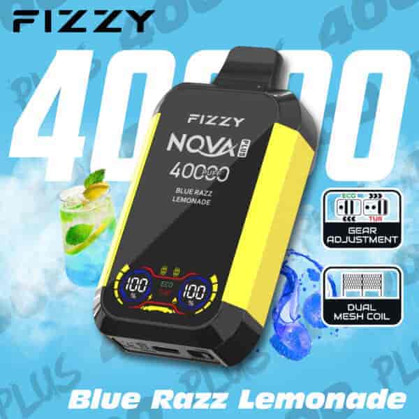 Publicité pour l'appareil de vape FIZZY NQVA Plus Blue Razz Lemonade, présentant un gros plan de l'appareil avec affichage numérique et côtés jaunes, entouré de graphiques représentant une boisson bleue, des baies et des icônes mettant en évidence le réglage de la vitesse et les caractéristiques de la bobine à double maille.