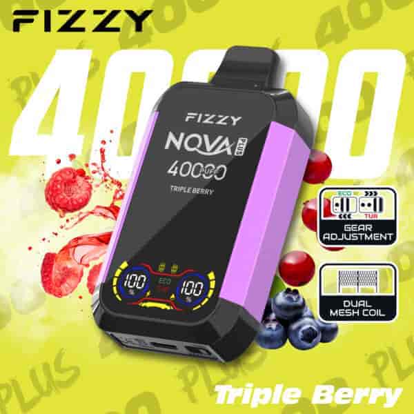Appareil de vape jetable Fizzy NQVA Plus Triple Berry avec un affichage numérique, des accents violets et des images de framboises, de myrtilles et de cerises sur fond jaune, avec 4 000 bouffées et des icônes mettant en évidence le réglage de la vitesse et les fonctionnalités de bobine à double maille.