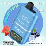 Appareil de vape jetable Fizzy Twins comprenant 50 000 bouffées et deux saveurs commutables, fraise pastèque et glace à la myrtille, avec un affichage numérique et un boîtier bleu.