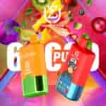Zwei farbenfrohe Vape-Geräte mit Branding und Cartoon-Grafiken, Fruchtscheiben im Hintergrund und fettem Text, der für 60.000 Züge und 'Triple Flavour' wirbt.