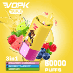 Werbung für Vopk Triple Vape-Gerät mit rotierendem Mundstück und drei Geschmacksrichtungen: Erdbeer-Wassermelone, Blaubeer-Himbeere und Zitronen-Limette, neben Bildern der Früchte und Text, der 60.000 Züge hervorhebt.