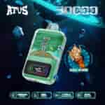 Werbebild für das ATUS-Vape-Gerät mit einem Weltraum-Hintergrund, dem Gerät mit einem Astronauten- und 'Cola Ice'-Geschmacksetikett, Symbolen für 30.000 Züge, 1000-mAh-Akku, 30 ml E-Liquid, Typ-C-Ladeanschluss und Dual-Mesh-Spule sowie dem Bild eines Glases mit Cola und Eis.