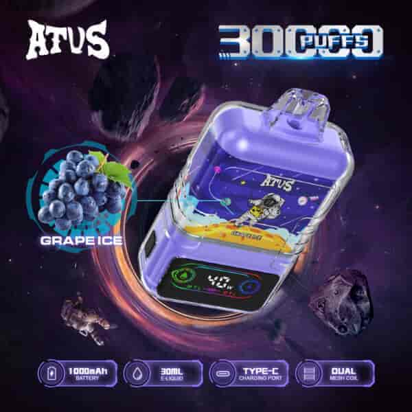 Lila ATUS-Einweg-Vaporizer mit Traubeneis-Geschmack und Weltraumgrafiken, umgeben von Bildern von Trauben und kosmischem Hintergrund, mit Highlights wie 30.000 Zügen, 1000-mAh-Akku, 30 ml E-Liquid, Typ-C-Ladeanschluss und Dual-Mesh-Spule.