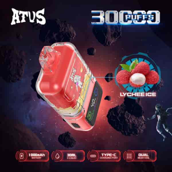 Verdampfergerät mit Litschi-Eis-Geschmack der Marke ATVS, das vor einem Hintergrund im Weltraum-Stil schwebt, mit hervorgehobenen Funktionen wie 30.000 Zügen, 1000-mAh-Akku, 30 ml E-Liquid, Typ-C-Ladeanschluss und Dual-Mesh-Spule, begleitet von Litschi-Früchten und einem Astronauten.