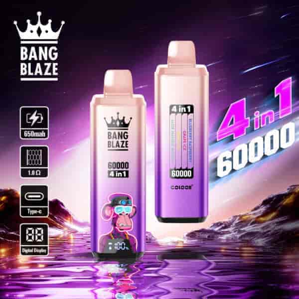 Zwei farbenfrohe Bang Blaze 4-in-1-Einweg-Vape-Geräte mit Digitalanzeige, umgeben von hellem Text, der Funktionen wie 60.000 Züge, 650-mAh-Akku, Typ-C-Aufladung und vier Geschmacksrichtungen hervorhebt, vor einem lebendigen, futuristischen Hintergrund mit violetten und rosa Farbtönen und einer reflektierenden Wasseroberfläche.