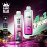 Werbebild für Bang Blaze 4 in 1 60000 Vape-Geräte, das zwei bunte Vapes, Batterie- und Funktionssymbole und einen neonfarbenen Landschaftshintergrund zeigt.