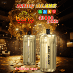 Werbebild des BANG BLAZE Einweg-Vaporizers im goldenen Design mit wichtigen Highlights wie 42.000 Zügen, Typ-C-Aufladung, 1000-mAh-Akku, 30 ml E-Liquid, Wassermelonengeschmack und E-Shisha-Kopf, vor einem luxuriösen Interieur mit einem goldenen Baum und verstreuten goldenen Blättern.
