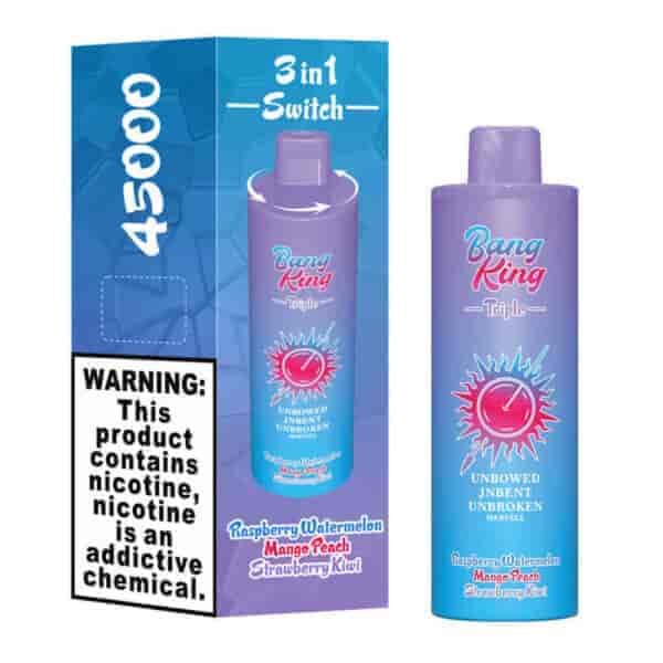 Embalagem e dispositivo de vape descartável Bang King Triple em roxo e azul, com sabores Framboesa, Melancia, Manga, Pêssego e Morango Kiwi, com rótulo de advertência de nicotina e contagem de 4.500 baforadas.