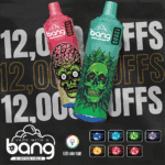 Dois dispositivos vape descartáveis ​​ilustrados com gráficos de caveira em negrito e o texto 'Vape With a Bang Descartável', '12.000 baforadas' e 'Luz colorida LED', apresentando várias opções de cores para o LED na parte inferior.