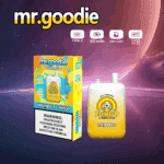 Immagine promozionale per il vaporizzatore Mr. Goodie 20.000 puff al sapore di melata di menta, che mostra il prodotto e la sua confezione su uno sfondo cosmico, evidenziando funzionalità come la ricarica di tipo C, la batteria da 650 mAh e i pod a doppia rete.