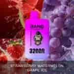 Bang Leader engångsvape med en gorillalogotyp som visas framför stänkande jordgubbar, vattenmelon och vindruvor, som främjar smaken Strawberry Watermelon Grape Ice och 3200 puffar.