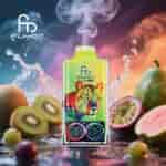 Dispositivo colorido Fumot vape com ilustração de leopardo, emitindo vapor, cercado por frutas tropicais frescas como kiwi, goiaba e maracujá com respingos de gotas de água, em um fundo vibrante.