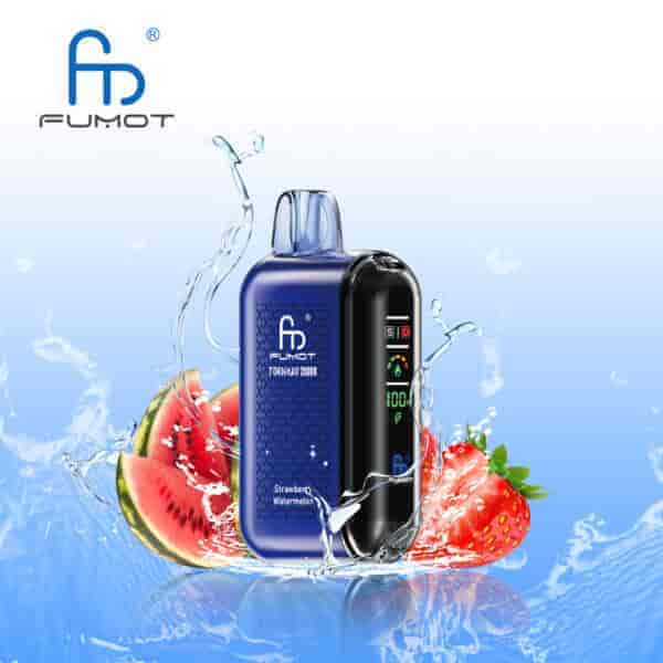 Fumot Tornado 20000 vape-enhet med en blå och svart kropp, digital display och omgiven av stänk av vatten, jordgubbar och vattenmelon, med Fumot-logotypen ovan.