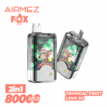 Deux appareils de vapotage AiRMEZ FOX transparents avec un chien de dessin animé portant un bonnet et une chemise rouge sur leurs écrans, avec un texte indiquant 2 en 1, 8000 bouffées, et la saveur de fruits tropicaux Love 66, avec le logo AiRMEZ FOX au-dessus.