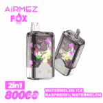 Deux appareils de vape AiRMEZ Fox transparents avec des bases métalliques, chacun comportant un renard de dessin animé portant un chapeau sur leurs écrans avant ; l'image comprend le texte mettant en évidence ' 2in1 ', ' 8000 puffs ' et les saveurs ' Watermelon Ice ' et ' Raspberry Watermelon ' en lettres rose vif.