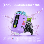 「Grape Ice」とラベルが貼られた紫色の電子タバコ デバイスは、デジタル スクリーンを表示し、水しぶきに囲まれた洗練されたデザインで、12 種類のフレーバーや 2200mAh バッテリーなどの製品の機能を強調する薄紫色の背景に設定されています。.