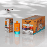 Un appareil de vapotage orange et bleu sarcelle étiqueté ' FIHP ' avec un personnage de dessin animé, affiché à côté de son emballage coloré, qui met en valeur différentes saveurs et comprend un avertissement concernant la dépendance à la nicotine, le tout sur une surface argentée réfléchissante.