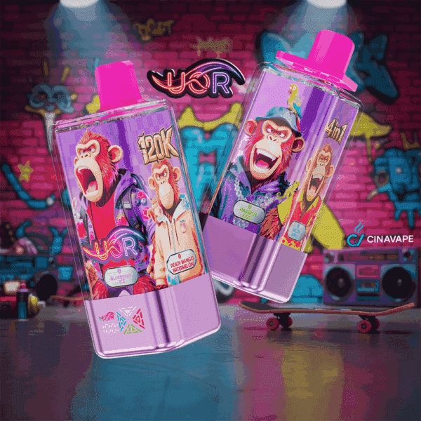 Deux bouteilles de jus de vape colorées représentant des singes anthropomorphes, avec des designs vibrants et des expressions ludiques; une bouteille étiquetée ' 120K ' contient ' Blueberry Ice ', tandis que l'autre, étiquetée ' 4in1 ', répertorie les saveurs qui incluent ' Peach Mango Watermelon ' et ' Passion Kiss ' ; sur un fond urbain de style graffiti.