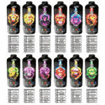 En samling energidrycksburkar med livfulla, färgglada apaillustrationer, som var och en representerar olika smaker som 'Poo's Fun' och 'Happy Peach', med smaknamn och deras ingredienser listade under burkarna.