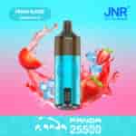 Un dispositivo de vapeo Strawberry Ice azul con el logotipo de un panda, rodeado de salpicaduras de agua, fresas frescas y cubitos de hielo sobre un fondo degradado rosa y azul, con el texto 'PANDA 255 Puffs' en la parte inferior.