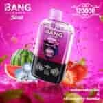 Un colorido dispositivo de vapeo de Bang Leader en un ambiente rosa vibrante, que presenta sandía, fresas y cubitos de hielo junto con el texto que indica los sabores 'hielo de sandía y mamba de fresa' y una cuenta de '120000'.