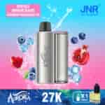 Un dispositivo di vaporizzazione argentato etichettato 'Aurora' circondato da mirtilli, fette di melograno, cubetti di ghiaccio e spruzzi d'acqua, su uno sfondo colorato sfumato, con il testo che indica il sapore 'Blueberry Melograno Ice'.