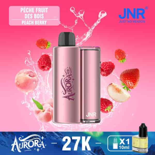 Un dispositivo di svapo rosa con il logo 'AURORA POD' accompagnato da vari frutti tra cui pesche, fragole e lamponi, con un giocoso spruzzo d'acqua su uno sfondo rosa vibrante, che promuove un sapore chiamato 'Peach Berry'.'