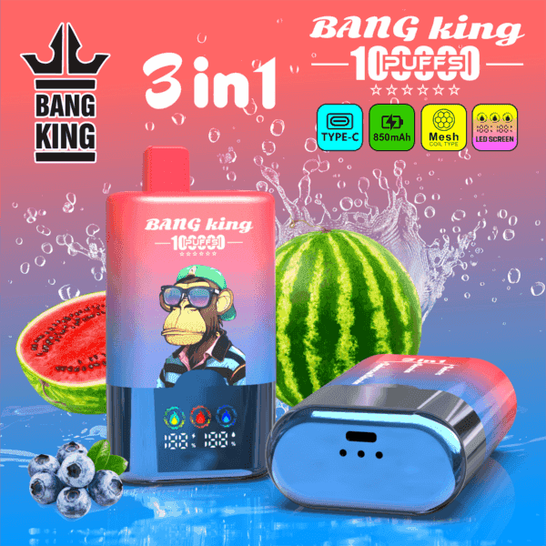 Jasnoczerwony i niebieski wyświetlacz produktów vape Bang King “3 w 1” z maskotką małpy, pluskiem wody, arbuzem, jagodami i niebieskim urządzeniem USB-C; zawiera ikony typu C, 850 mAh, cewkę siatkową i ekran LED.